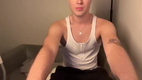 Snapshot of cute_moneylover chatting on 11.19.25 Pavla online show from 11.19.25