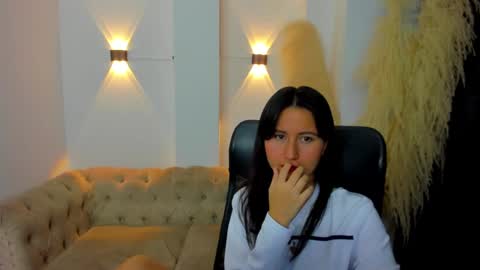 Snapshot of cute_rouss chatting on 12.07.24 ROUSS online show from 12.07.24