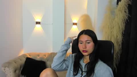 Snapshot of cute_rouss chatting on 12.10.24 ROUSS online show from 12.10.24