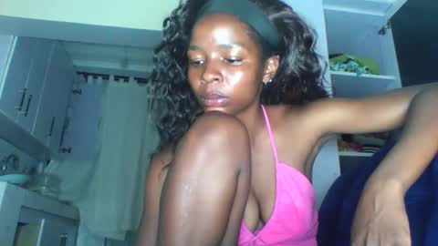 Snapshot of cute_sexy3 chatting on 04.21.26 SHARON online show from 04.21.26