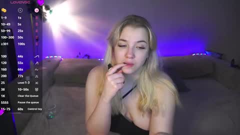 Snapshot of cute_sharloti chatting on 01.17.25 Sasha online show from 01.17.25
