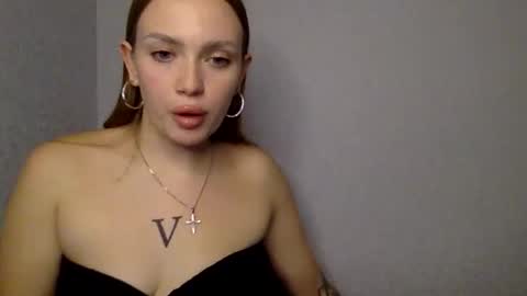 Snapshot of cute_shy06 chatting on 12.01.25 cute_shy06 online show from 12.01.25