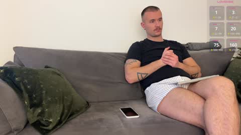 Snapshot of cute_skywalker chatting on 01.10.25 cute_skywalker online show from 01.10.25