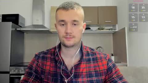 Snapshot of cute_skywalker chatting on 02.15.25 cute_skywalker online show from 02.15.25