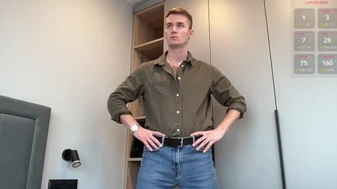 cute_skywalker online show from 10.27.25