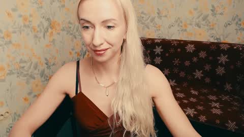 Snapshot of cute_smile_shy chatting on 12.05.24 cute_smile_shy online show from 12.05.24