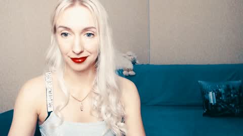 Snapshot of cute_smile_shy chatting on 12.28.24 cute_smile_shy online show from 12.28.24