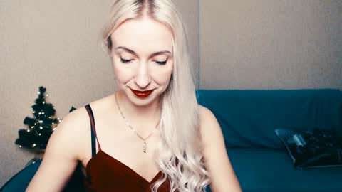 Snapshot of cute_smile_shy chatting on 01.05.25 cute_smile_shy online show from 01.05.25