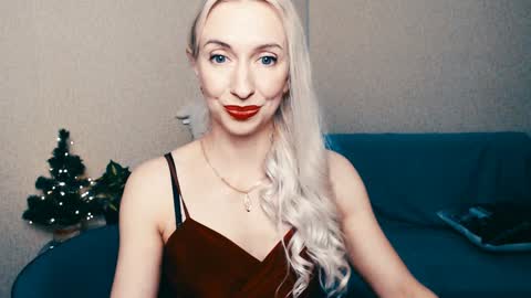 Snapshot of cute_smile_shy chatting on 01.05.25 cute_smile_shy online show from 01.05.25