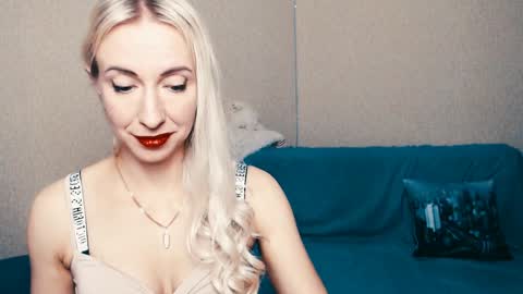 Snapshot of cute_smile_shy chatting on 01.17.25 cute_smile_shy online show from 01.17.25