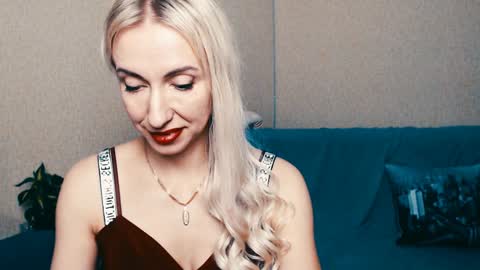 Snapshot of cute_smile_shy chatting on 01.18.25 cute_smile_shy online show from 01.18.25