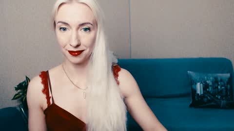 Snapshot of cute_smile_shy chatting on 02.06.25 cute_smile_shy online show from 02.06.25