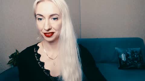 Snapshot of cute_smile_shy chatting on 02.11.25 cute_smile_shy online show from 02.11.25