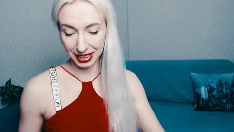 Snapshot of cute_smile_shy chatting on 03.04.25 cute_smile_shy online show from 03.04.25