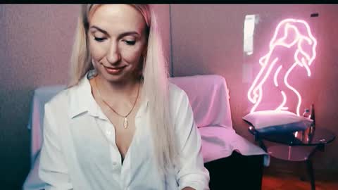 Snapshot of cute_smile_shy chatting on 09.08.25 cute_smile_shy online show from 09.08.25