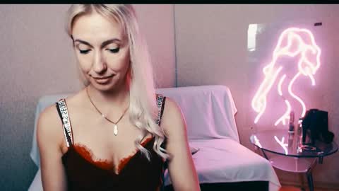 Snapshot of cute_smile_shy chatting on 09.28.25 cute_smile_shy online show from 09.28.25