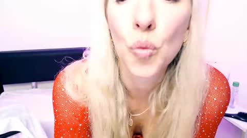 Snapshot of cute_smile_shy chatting on 06.26.26 cute_smile_shy online show from 06.26.26