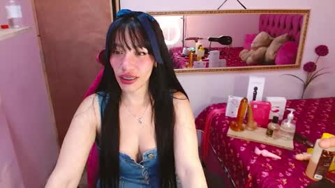 Snapshot of cute_zoe1 chatting on 06.14.26 cute_zoe1 online show from 06.14.26