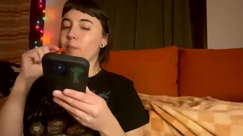 Snapshot of cuteballoons chatting on 01.06.25 CuteBalloons online show from 01.06.25