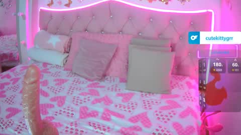 Snapshot of cuteee_kitty chatting on 03.30.26 Kitty online show from 03.30.26