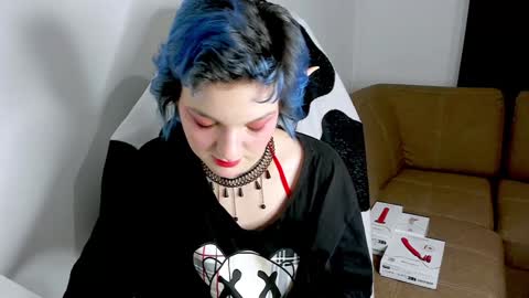 Snapshot of cutemetalgoddess chatting on 12.24.24 Alice online show from 12.24.24