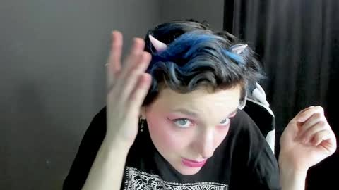 Snapshot of cutemetalgoddess chatting on 01.13.25 Alice online show from 01.13.25