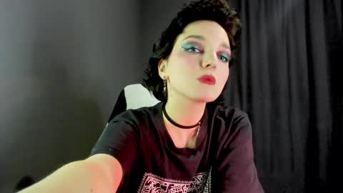 Snapshot of cutemetalgoddess chatting on 01.16.25 Alice online show from 01.16.25