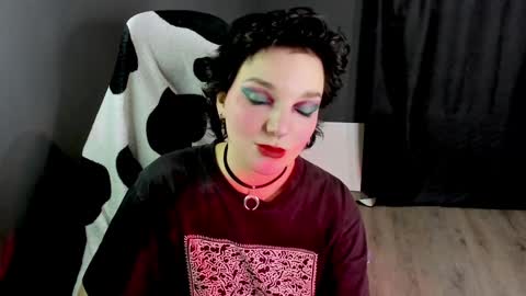 Snapshot of cutemetalgoddess chatting on 01.16.25 Alice online show from 01.16.25