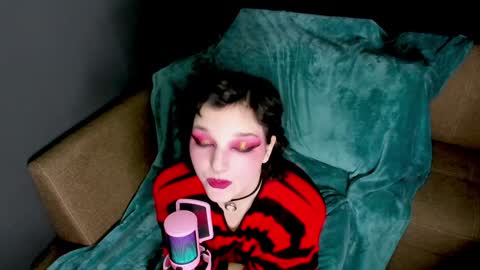 Snapshot of cutemetalgoddess chatting on 01.22.25 Alice online show from 01.22.25