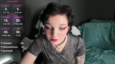 Snapshot of cutemetalgoddess chatting on 02.08.25 Alice online show from 02.08.25