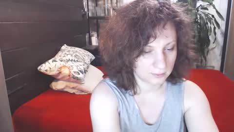 Snapshot of cutemoan chatting on 09.10.25 Rita online show from 09.10.25