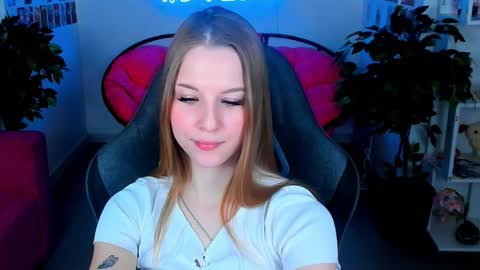 Snapshot of cutemousee chatting on 12.20.24 Rina online show from 12.20.24
