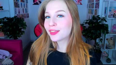 Snapshot of cutemousee chatting on 12.21.24 Rina online show from 12.21.24