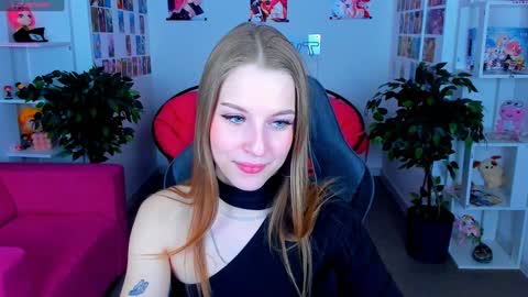 Snapshot of cutemousee chatting on 12.26.24 Rina online show from 12.26.24