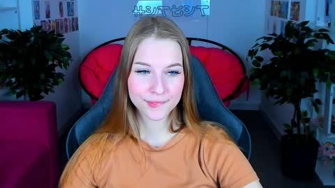 Snapshot of cutemousee chatting on 12.28.24 Rina online show from 12.28.24