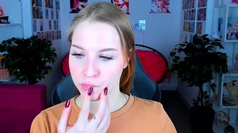 Snapshot of cutemousee chatting on 12.28.24 Rina online show from 12.28.24