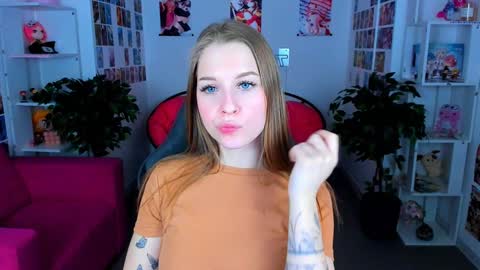 Snapshot of cutemousee chatting on 12.28.24 Rina online show from 12.28.24