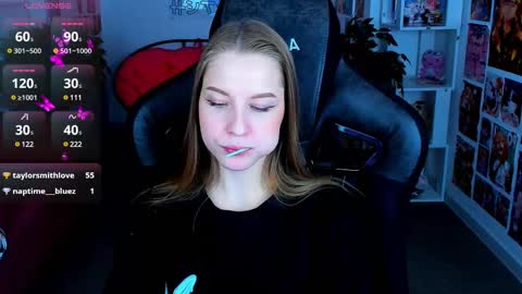 Snapshot of cutemousee chatting on 02.12.25 Rina online show from 02.12.25