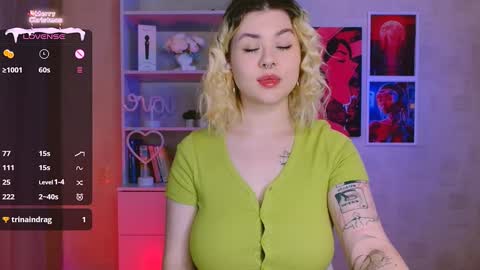 Snapshot of cutie_mili chatting on 01.10.25 mili online show from 01.10.25