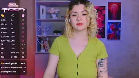 Snapshot of cutie_mili chatting on 01.10.25 mili online show from 01.10.25