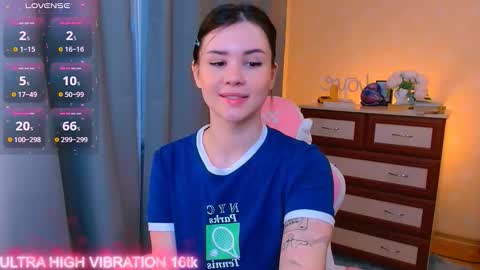 Snapshot of cutie_mili chatting on 10.08.25 mili online show from 10.08.25