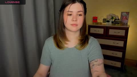 Snapshot of cutie_mili chatting on 04.25.26 mili online show from 04.25.26