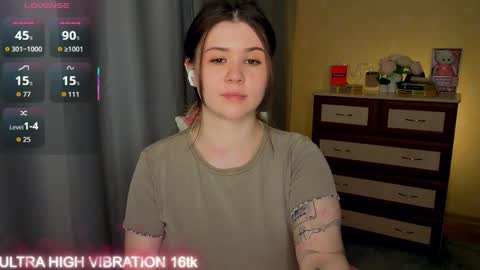 Snapshot of cutie_mili chatting on 04.29.26 mili online show from 04.29.26