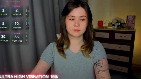 Snapshot of cutie_mili chatting on 05.09.26 mili online show from 05.09.26