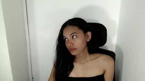 Snapshot of cutiee_lily2 chatting on 05.27.26 cutiee_lily2 online show from 05.27.26