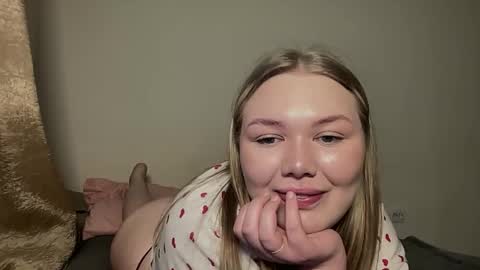 Snapshot of cutiejulie_ chatting on 03.26.26 Julie online show from 03.26.26