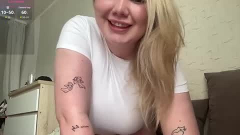 Snapshot of cutiejulie_ chatting on 06.19.26 Julie online show from 06.19.26