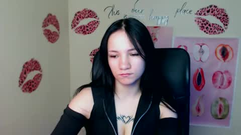 Snapshot of cutielady_ chatting on 04.23.26 Emma online show from 04.23.26