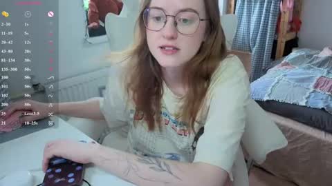 Snapshot of cutiepiealice chatting on 06.16.26 Alice online show from 06.16.26