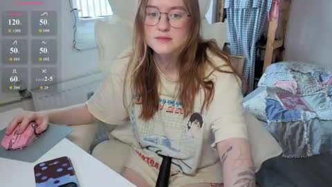Snapshot of cutiepiealice chatting on 07.20.26 Alice online show from 07.20.26